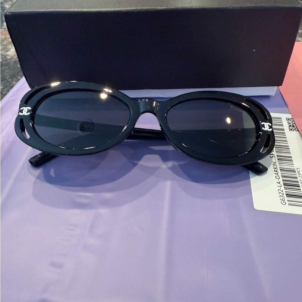 Chic Black Sunglasses
